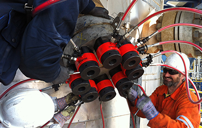 What is the Difference Between Bolt Tensioning and Bolt Torquing?