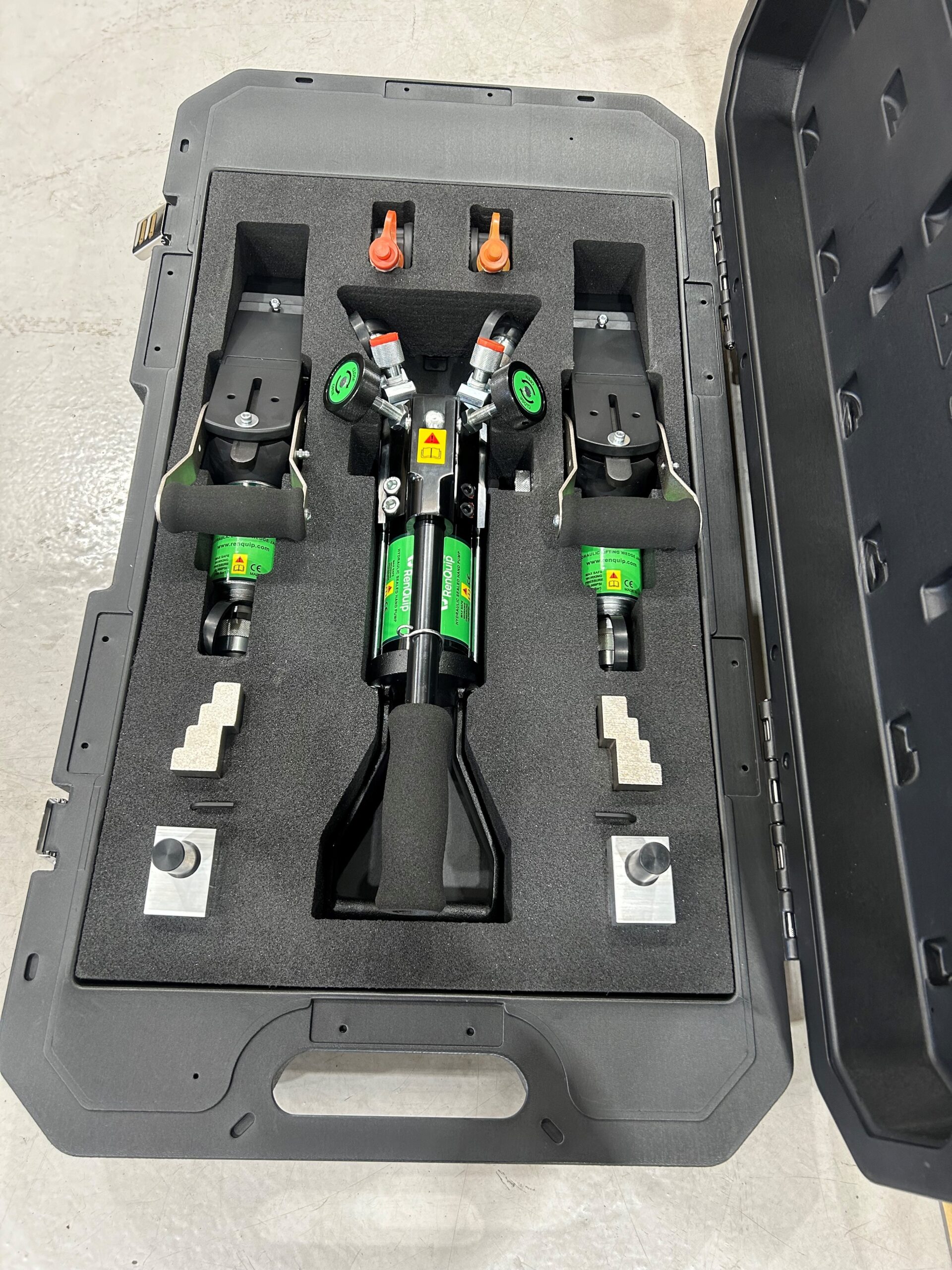 WJ19M vertical lifting wedge jack twin tool and pump kit