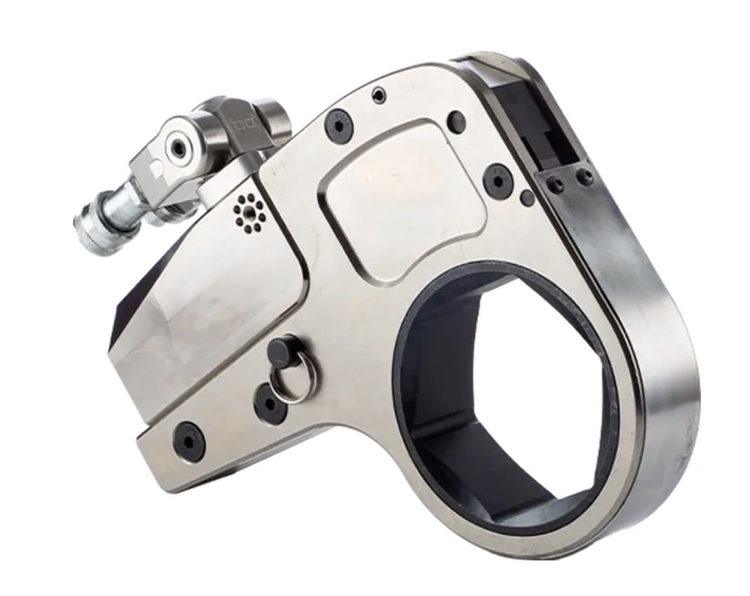 Hydraulic torque wrench in service